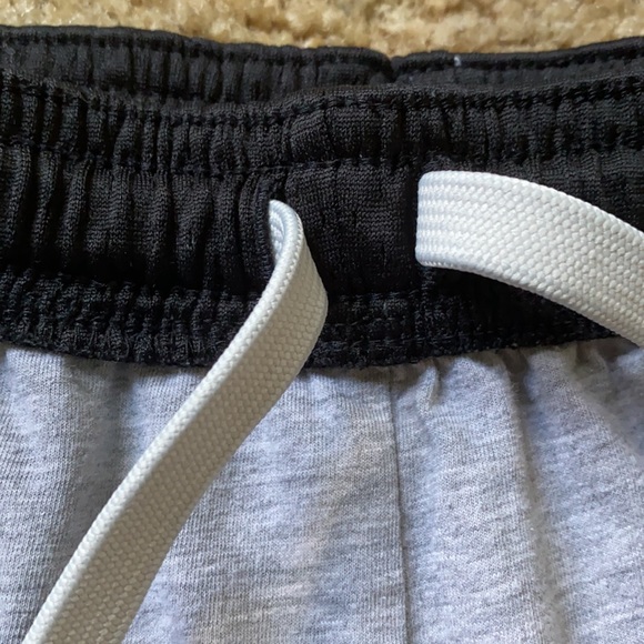 Boy’s mesh athletic shorts - Picture 5 of 11